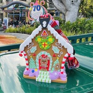 NEW 2025 Disney DLR Mickey and Minnie Gingerbread House Popcorn Bucket Christmas